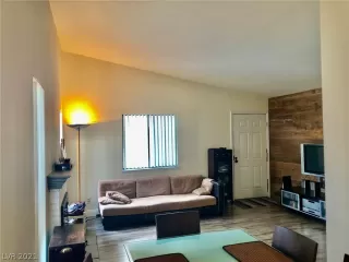 Photo #4: 2307490 Listing 