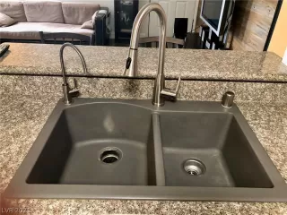 Photo #5: 2307490 Listing 