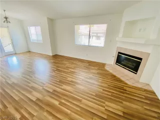 Photo #2: 2307534 Listing