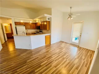 Photo #4: 2307534 Listing