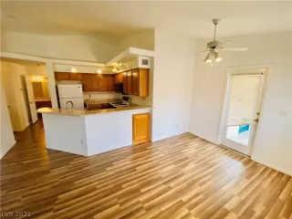 Photo #5: 2307534 Listing