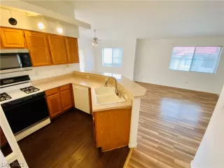 Photo #6: 2307534 Listing