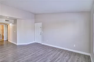 Photo #4: 2307569 Listing 