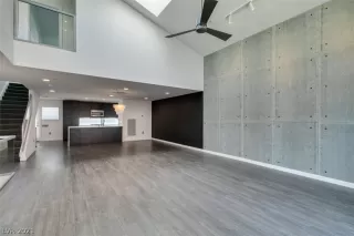 Photo #2: 2307579 Listing