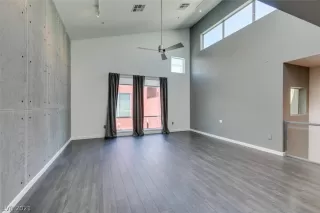 Photo #3: 2307579 Listing