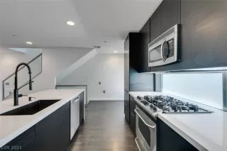 Photo #6: 2307579 Listing