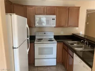 Photo #5: 2307602 Listing