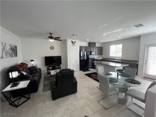 Photo #2: 2307610 Listing