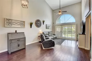 Photo #5: 2307618 Listing