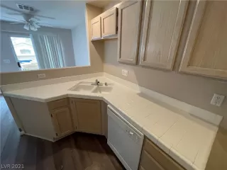 Photo #5: 2307634 Listing 