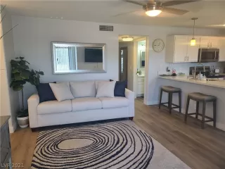 Photo #6: 2307673 Listing 