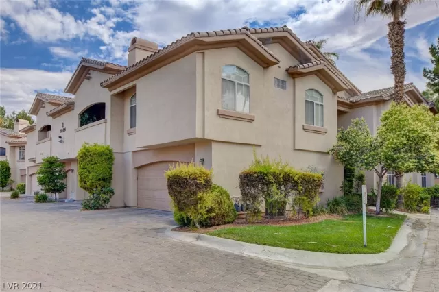 MLS: 2307678 Condo For Sale