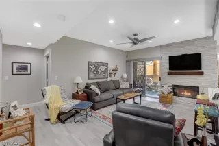 Photo #3: 2307678 Listing