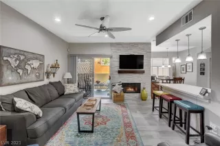 Photo #4: 2307678 Listing