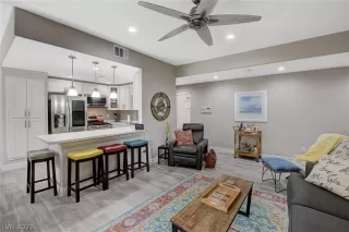 Photo #6: 2307678 Listing