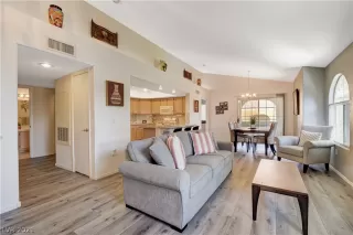 Photo #6: 2307704 Listing