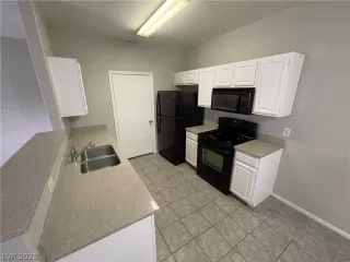 Photo #2: 2307735 Listing