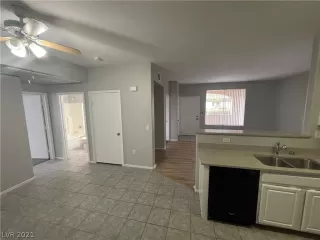 Photo #3: 2307735 Listing