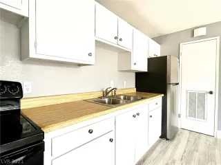 Photo #1: 2307822 Listing