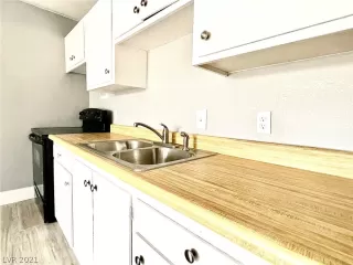 Photo #2: 2307822 Listing