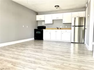 Photo #3: 2307822 Listing