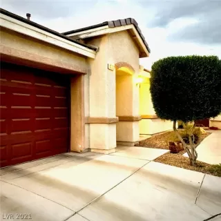 Photo #2: 2307865 Listing