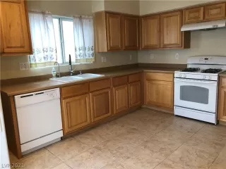 Photo #3: 2307865 Listing