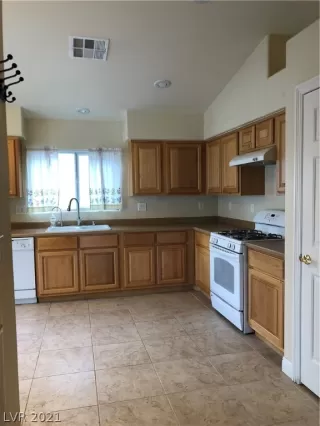 Photo #4: 2307865 Listing