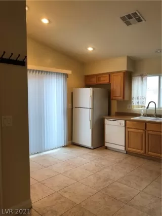 Photo #5: 2307865 Listing