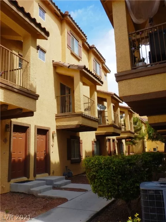 MLS: 2307869 Condo For Sale