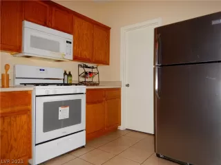 Photo #5: 2307869 Listing 