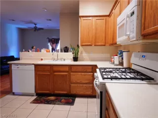 Photo #6: 2307869 Listing 