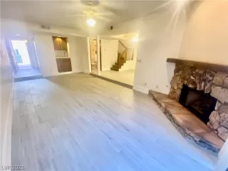 Photo #5: 2307880 Listing 