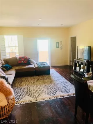 Photo #5: 2307888 Listing 