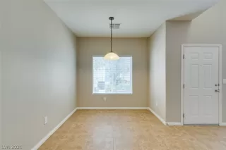 Photo #4: 2307907 Listing