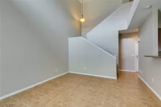 Photo #6: 2307907 Listing