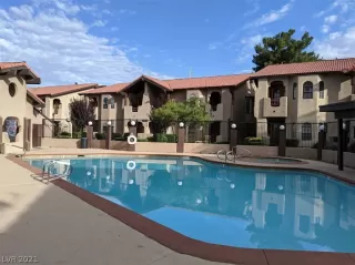 Photo #5: 2307939 Listing 