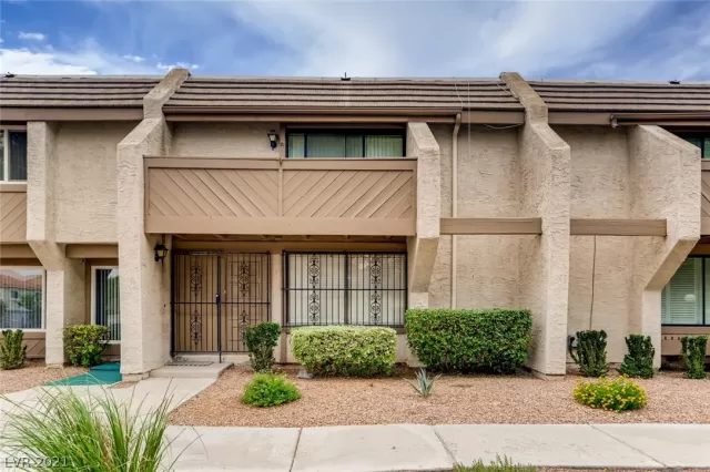 MLS: 2307966 Condo For Sale