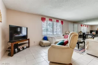 Photo #4: 2307966 Listing