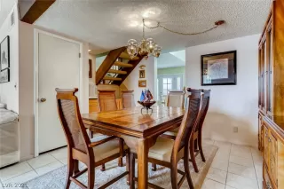 Photo #5: 2307966 Listing