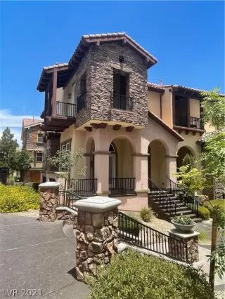 Photo #4: 2307970 Listing