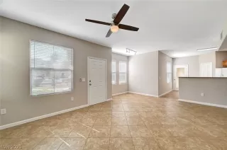 Photo #4: 2307989 Listing