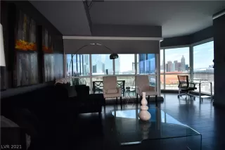 Photo #4: 2308001 Listing 