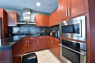 Photo #5: 2308001 Listing 