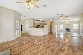 Photo #5: 2308044 Listing