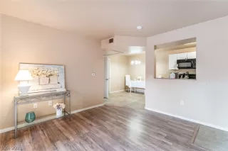 Photo #2: 2308059 Listing