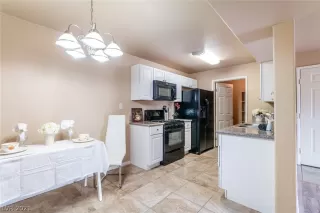 Photo #4: 2308059 Listing