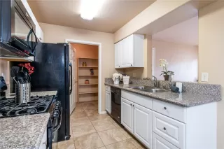 Photo #5: 2308059 Listing