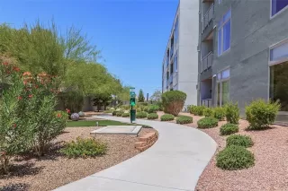 Photo #3: 2308061 Listing