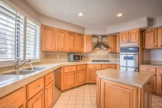 Photo #3: 2308084 Listing